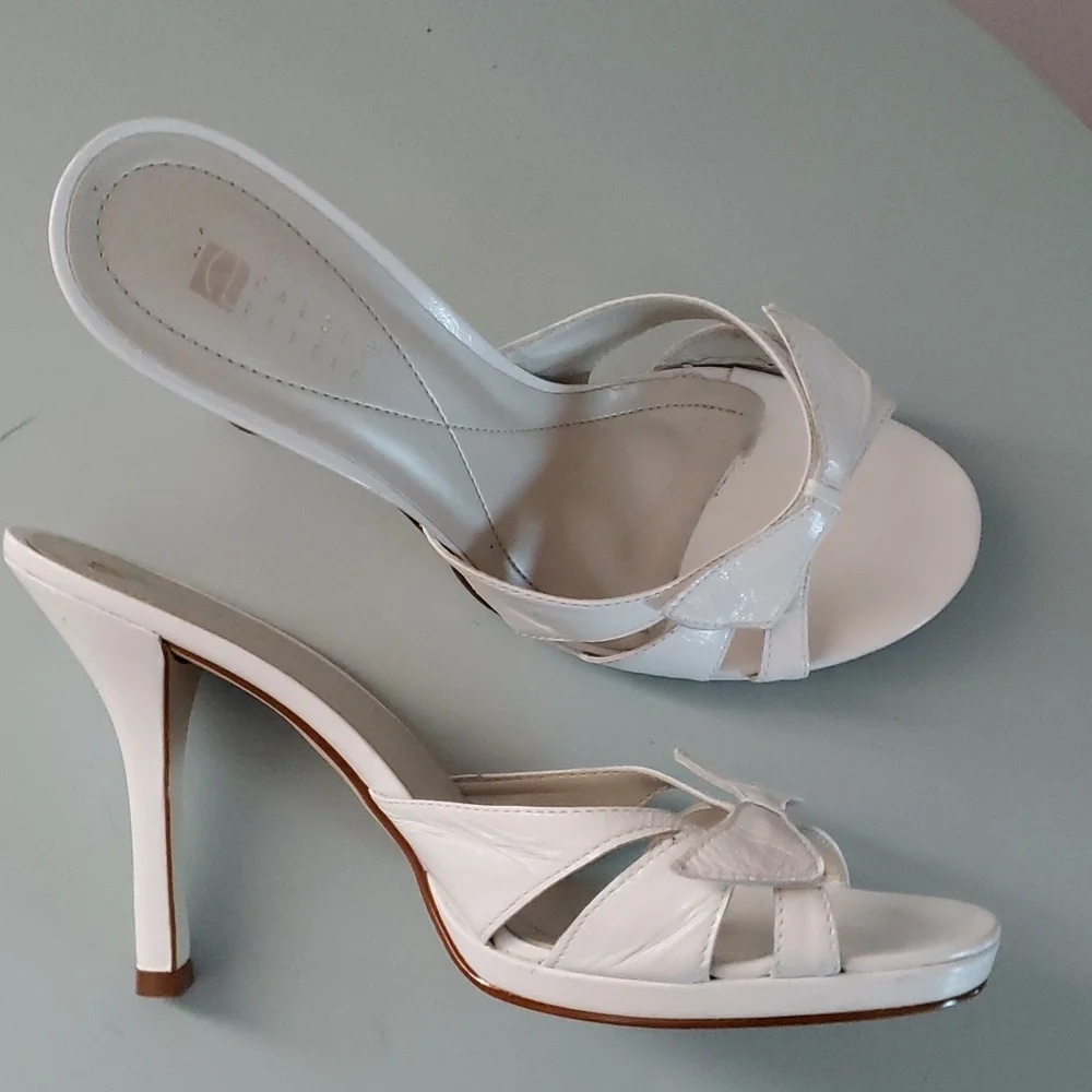 CL Carol Little White Ribbon Detail Leather Slides. Made in Brazil.